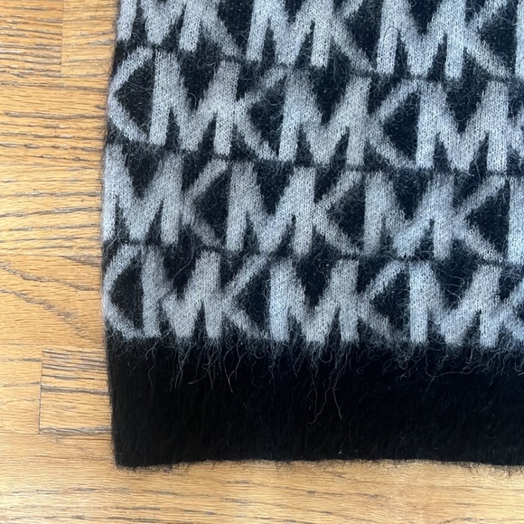 Michael Kors Logo Dress - Picture 9 of 16